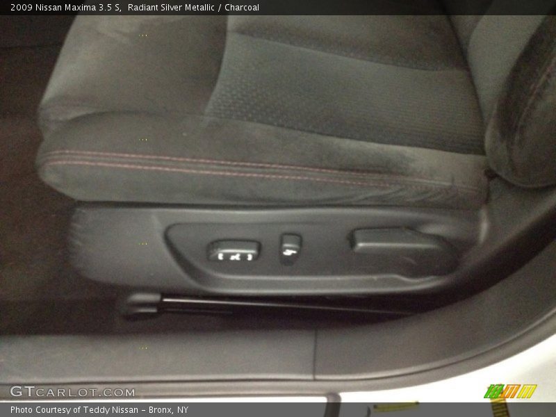 Radiant Silver Metallic / Charcoal 2009 Nissan Maxima 3.5 S