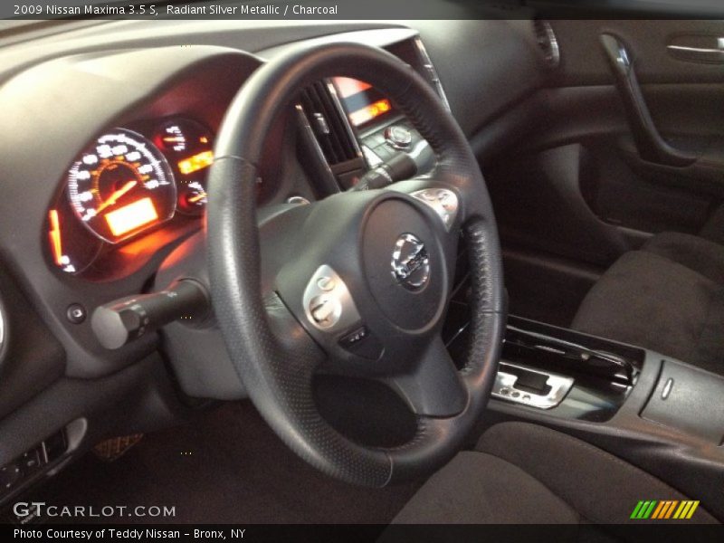 Radiant Silver Metallic / Charcoal 2009 Nissan Maxima 3.5 S