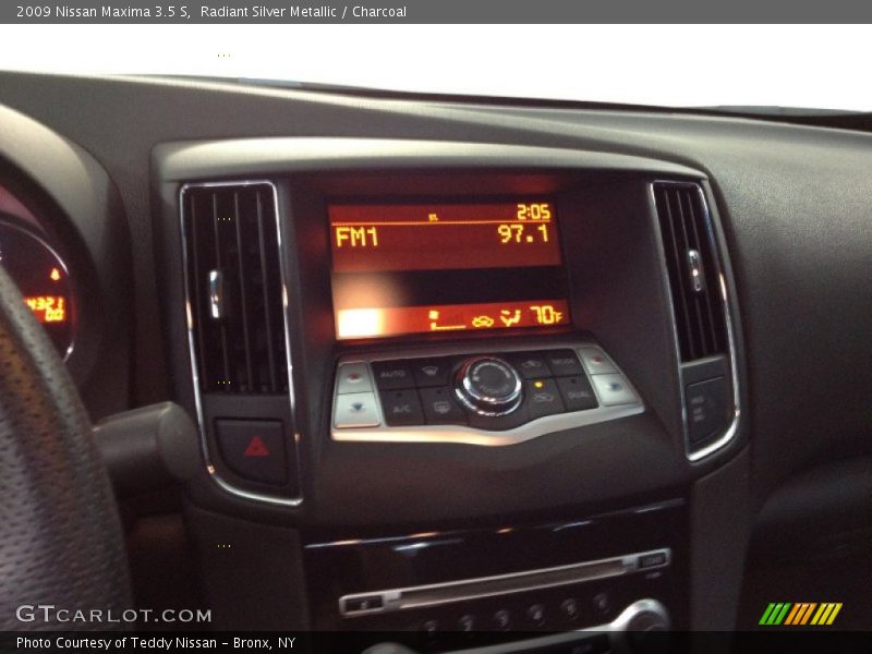 Radiant Silver Metallic / Charcoal 2009 Nissan Maxima 3.5 S
