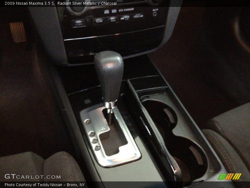 Radiant Silver Metallic / Charcoal 2009 Nissan Maxima 3.5 S