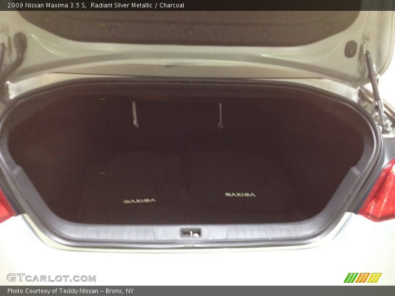 Radiant Silver Metallic / Charcoal 2009 Nissan Maxima 3.5 S