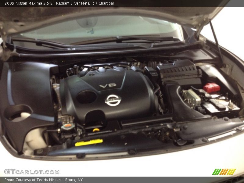 Radiant Silver Metallic / Charcoal 2009 Nissan Maxima 3.5 S