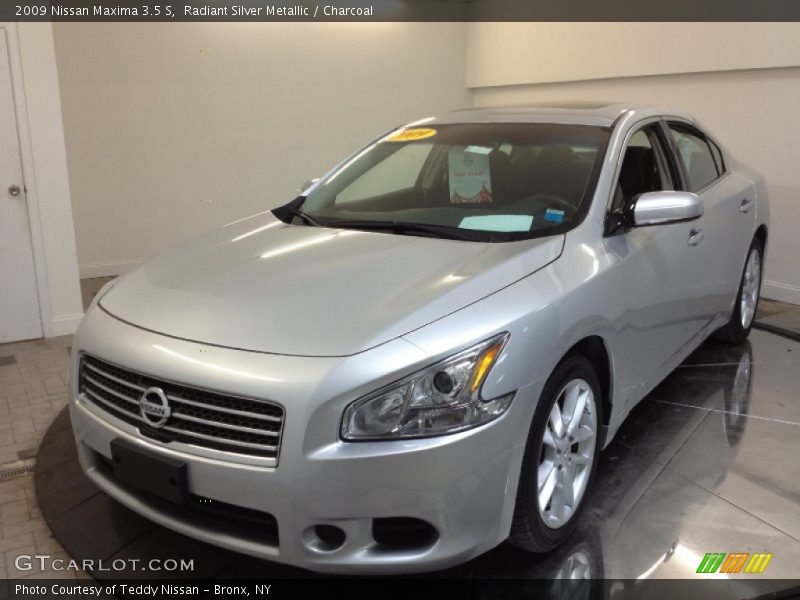 Radiant Silver Metallic / Charcoal 2009 Nissan Maxima 3.5 S