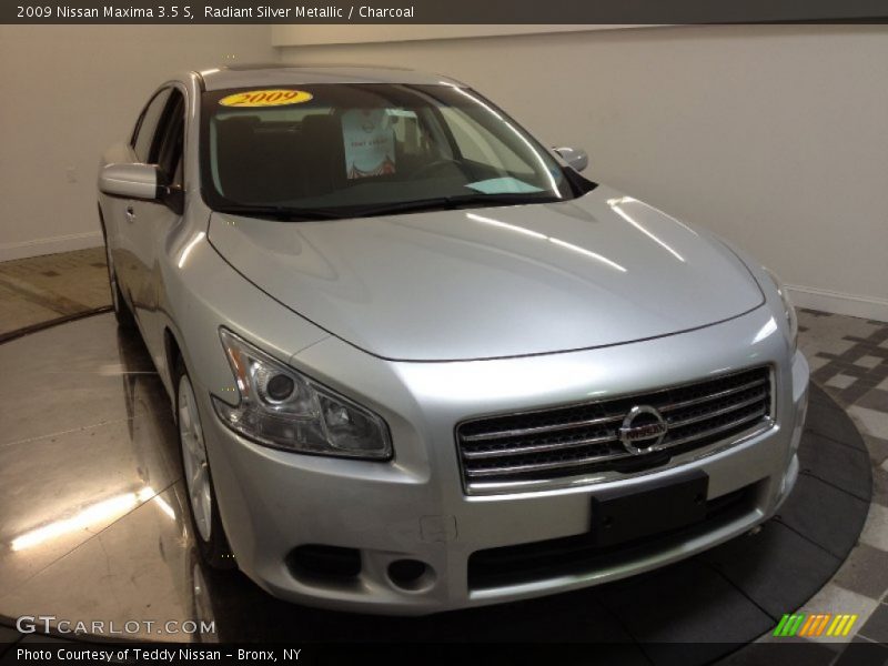 Radiant Silver Metallic / Charcoal 2009 Nissan Maxima 3.5 S