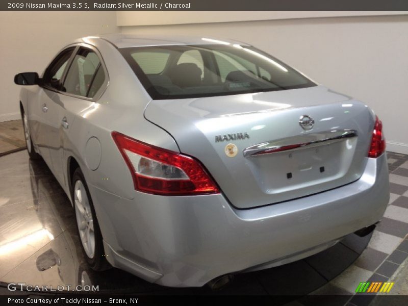 Radiant Silver Metallic / Charcoal 2009 Nissan Maxima 3.5 S