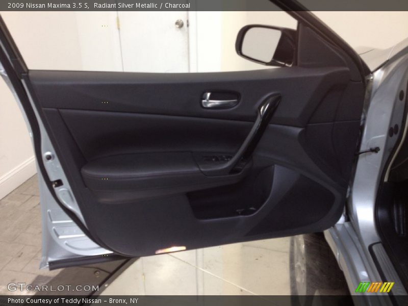 Radiant Silver Metallic / Charcoal 2009 Nissan Maxima 3.5 S
