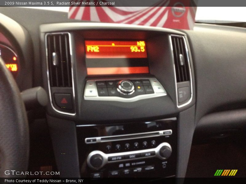 Radiant Silver Metallic / Charcoal 2009 Nissan Maxima 3.5 S