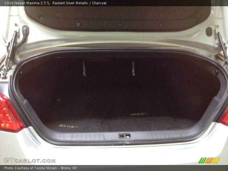 Radiant Silver Metallic / Charcoal 2009 Nissan Maxima 3.5 S
