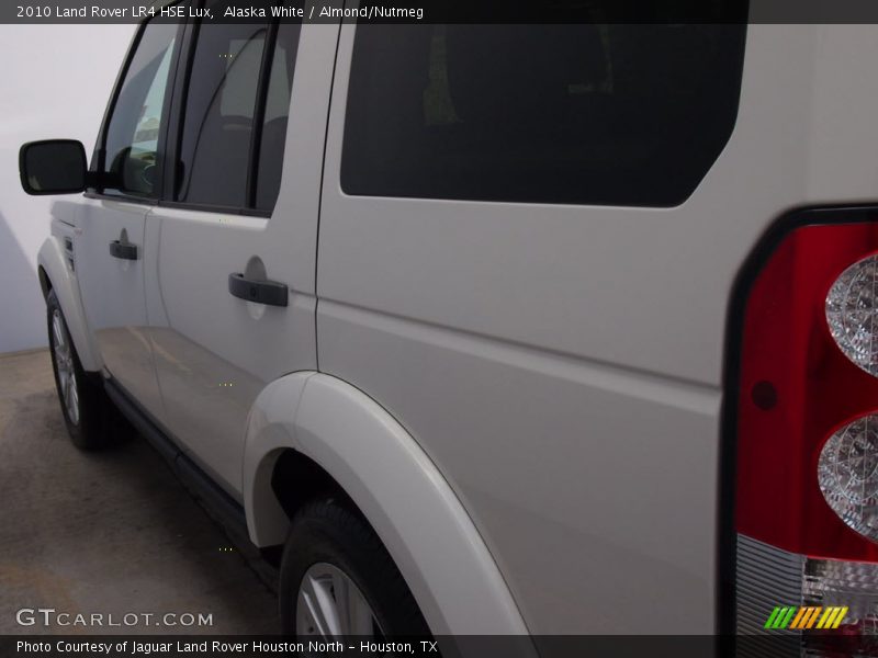 Alaska White / Almond/Nutmeg 2010 Land Rover LR4 HSE Lux