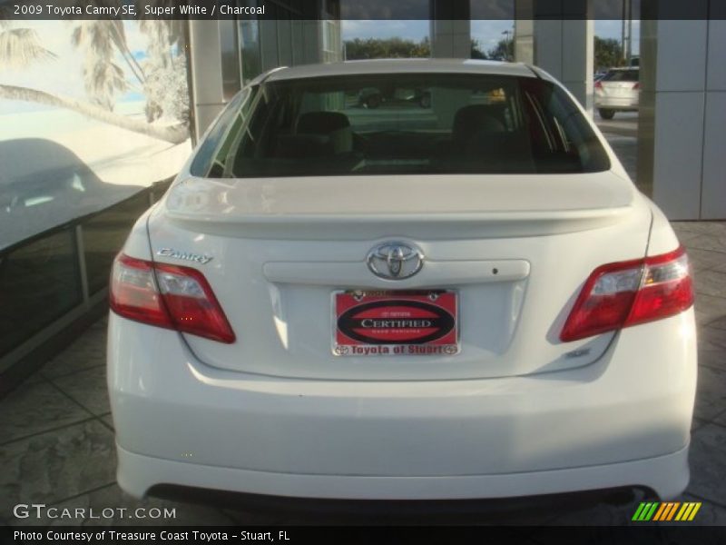 Super White / Charcoal 2009 Toyota Camry SE