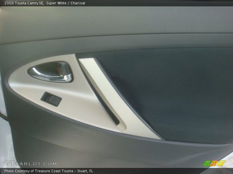 Super White / Charcoal 2009 Toyota Camry SE