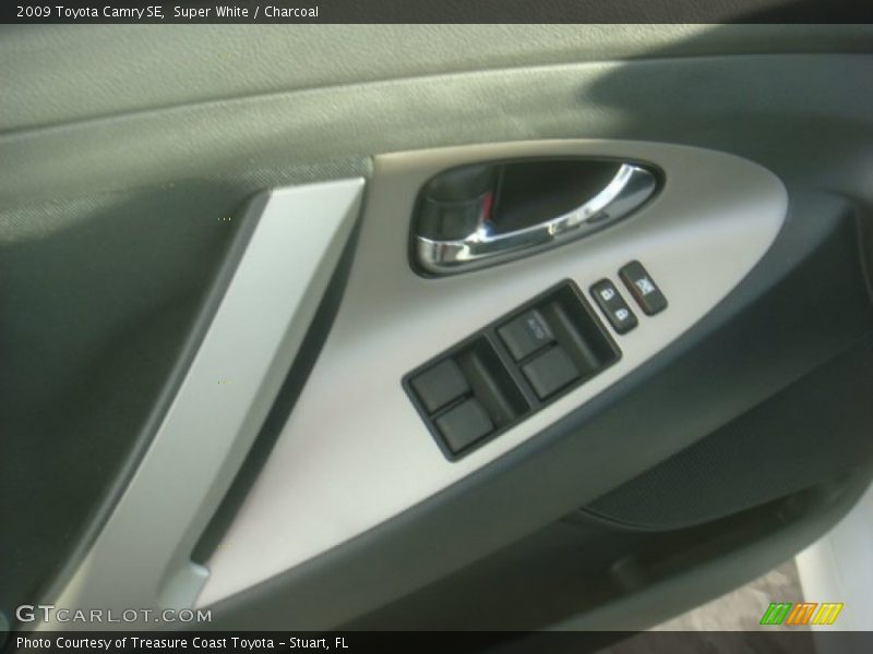Super White / Charcoal 2009 Toyota Camry SE
