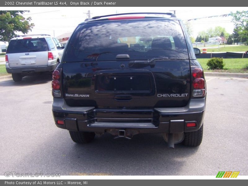 Onyx Black / Dark Pewter 2002 Chevrolet TrailBlazer LS 4x4