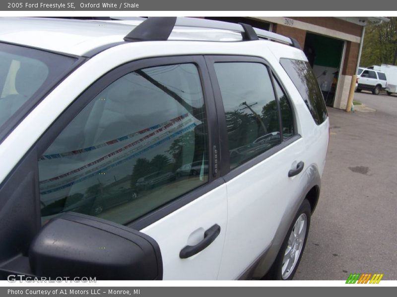 Oxford White / Shale 2005 Ford Freestyle SE