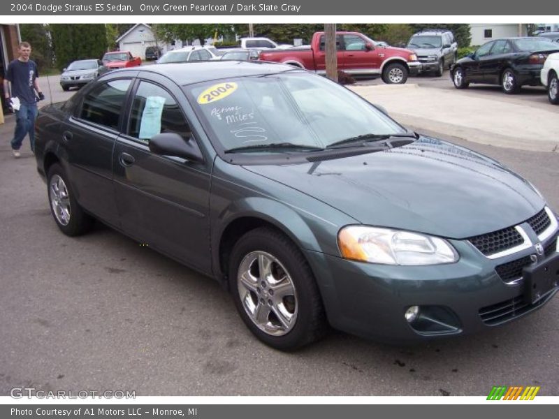 Onyx Green Pearlcoat / Dark Slate Gray 2004 Dodge Stratus ES Sedan