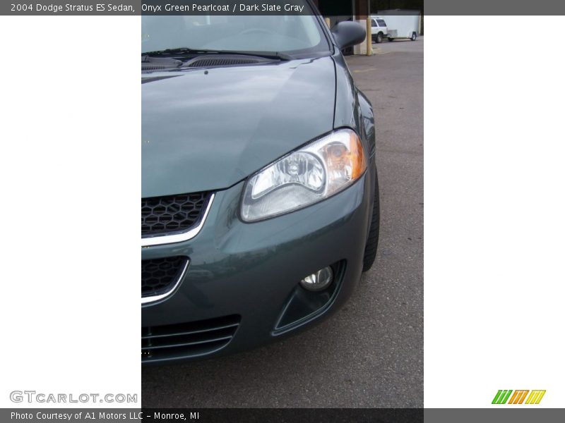 Onyx Green Pearlcoat / Dark Slate Gray 2004 Dodge Stratus ES Sedan