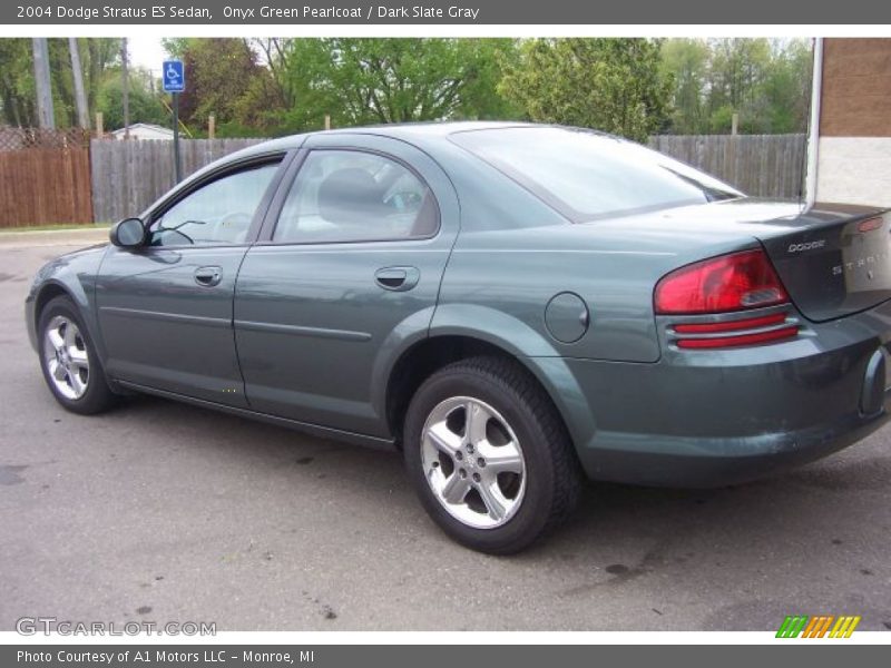 Onyx Green Pearlcoat / Dark Slate Gray 2004 Dodge Stratus ES Sedan