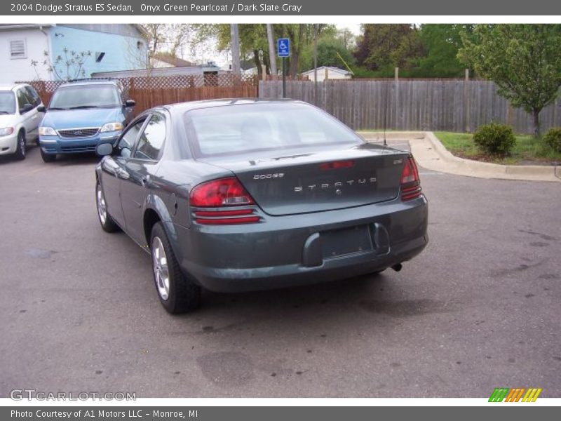 Onyx Green Pearlcoat / Dark Slate Gray 2004 Dodge Stratus ES Sedan