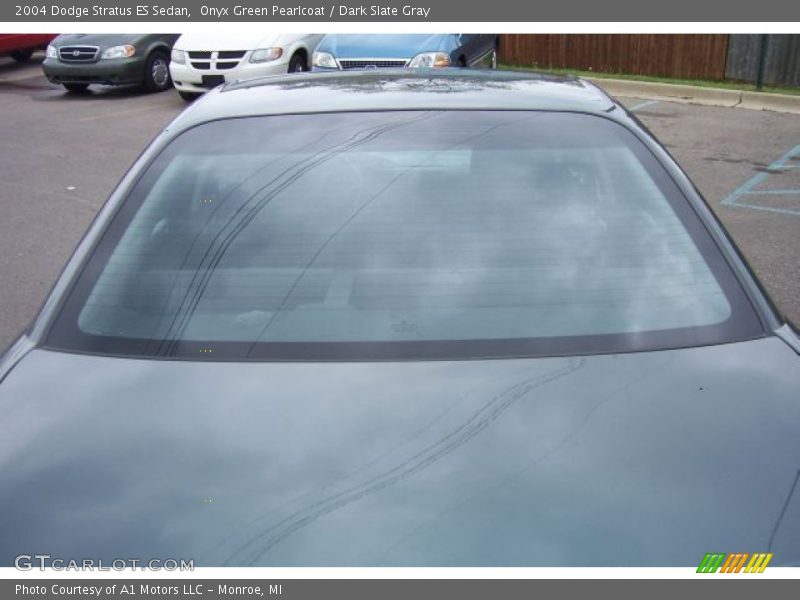 Onyx Green Pearlcoat / Dark Slate Gray 2004 Dodge Stratus ES Sedan
