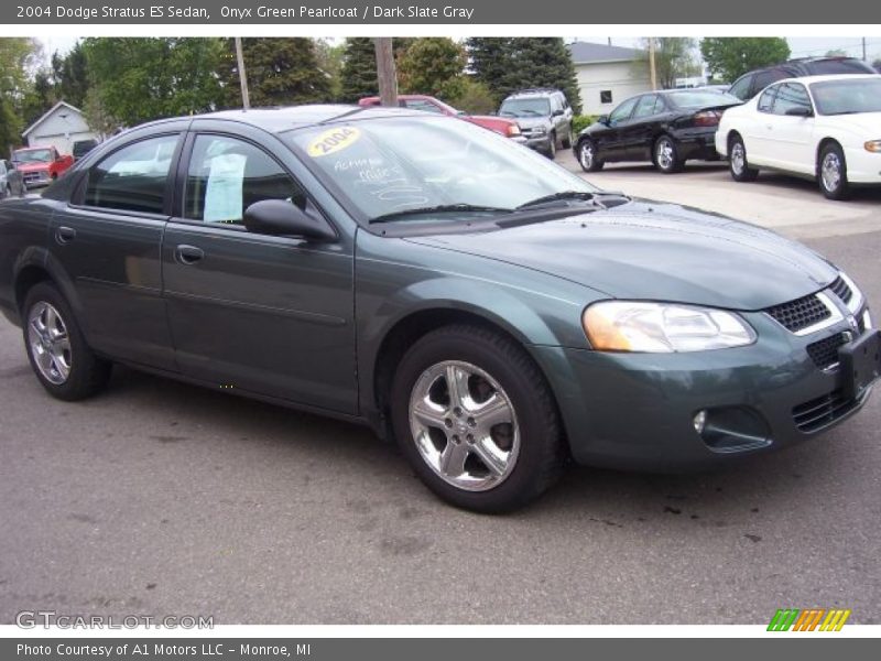Onyx Green Pearlcoat / Dark Slate Gray 2004 Dodge Stratus ES Sedan