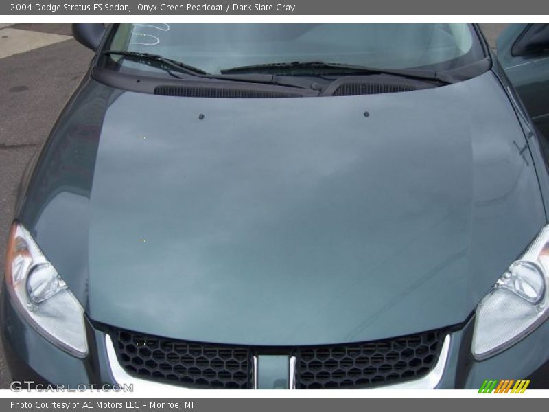 Onyx Green Pearlcoat / Dark Slate Gray 2004 Dodge Stratus ES Sedan