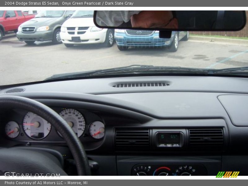Onyx Green Pearlcoat / Dark Slate Gray 2004 Dodge Stratus ES Sedan