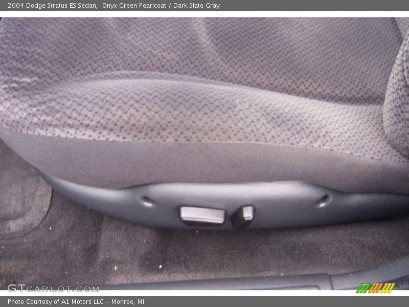 Onyx Green Pearlcoat / Dark Slate Gray 2004 Dodge Stratus ES Sedan