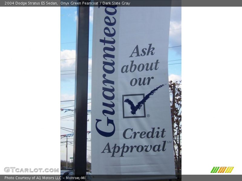 Onyx Green Pearlcoat / Dark Slate Gray 2004 Dodge Stratus ES Sedan
