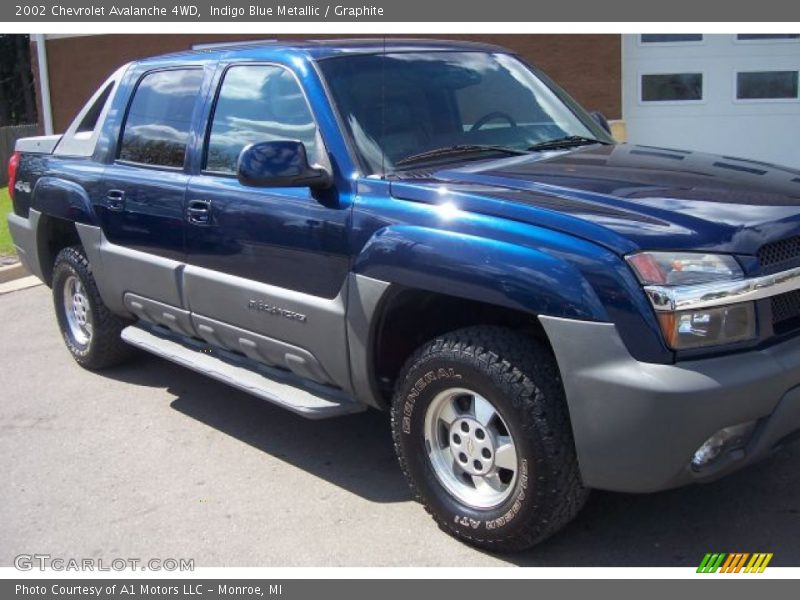 Indigo Blue Metallic / Graphite 2002 Chevrolet Avalanche 4WD