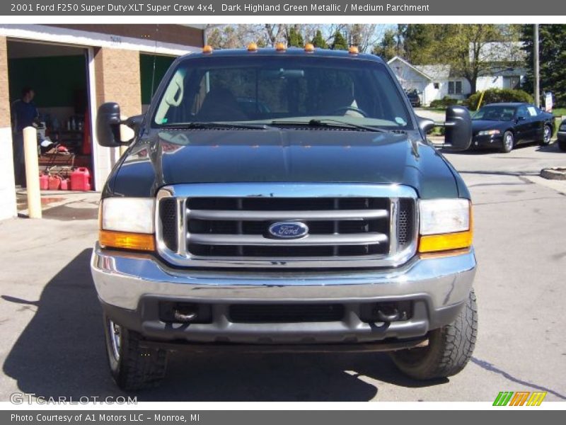 Dark Highland Green Metallic / Medium Parchment 2001 Ford F250 Super Duty XLT Super Crew 4x4