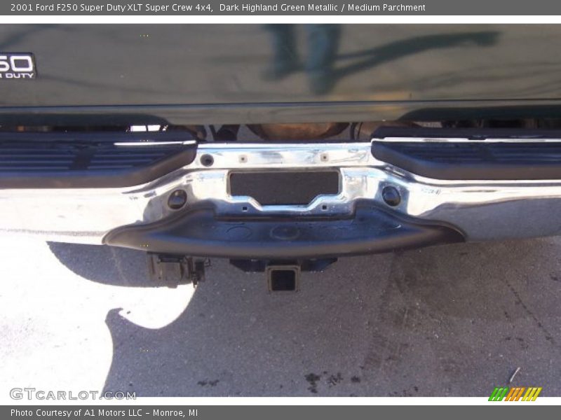Dark Highland Green Metallic / Medium Parchment 2001 Ford F250 Super Duty XLT Super Crew 4x4
