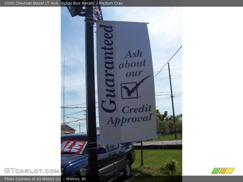 Indigo Blue Metallic / Medium Gray 2000 Chevrolet Blazer LT 4x4