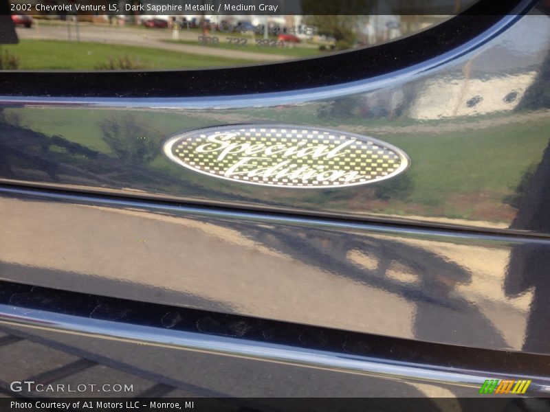 Dark Sapphire Metallic / Medium Gray 2002 Chevrolet Venture LS