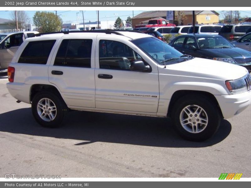 Stone White / Dark Slate Gray 2002 Jeep Grand Cherokee Laredo 4x4