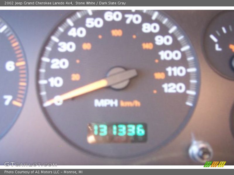 Stone White / Dark Slate Gray 2002 Jeep Grand Cherokee Laredo 4x4