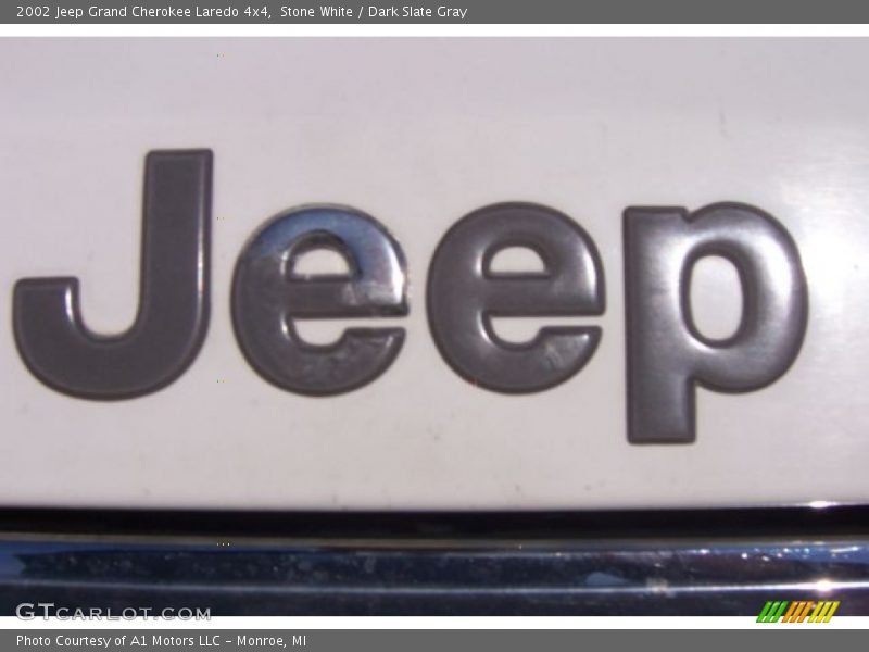 Stone White / Dark Slate Gray 2002 Jeep Grand Cherokee Laredo 4x4