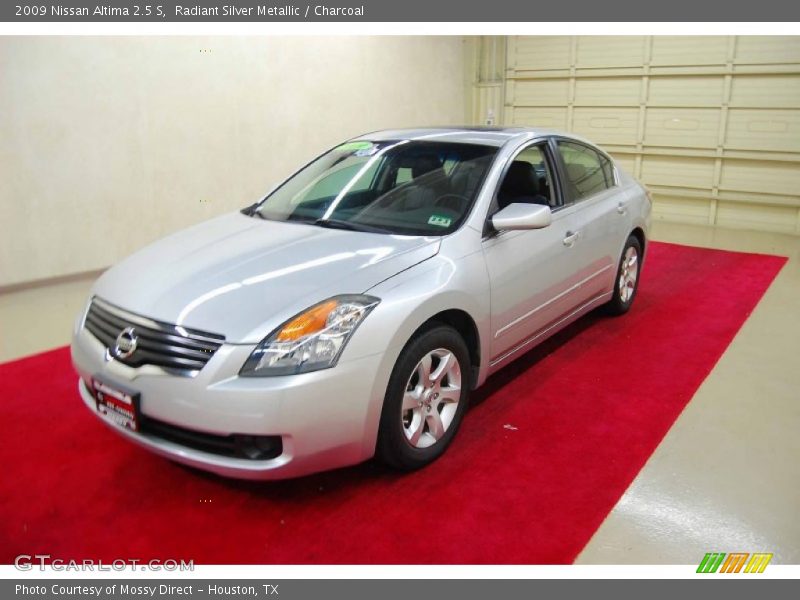 Radiant Silver Metallic / Charcoal 2009 Nissan Altima 2.5 S
