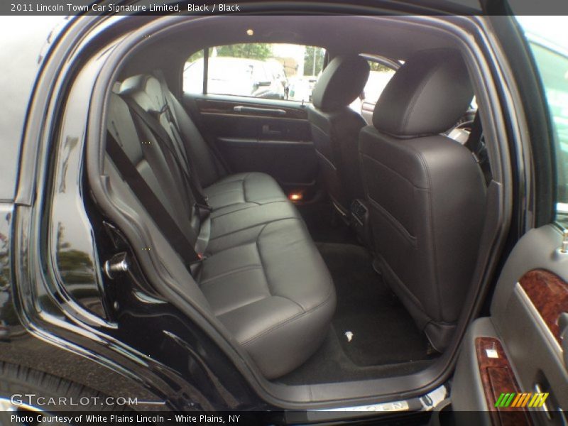 Black / Black 2011 Lincoln Town Car Signature Limited