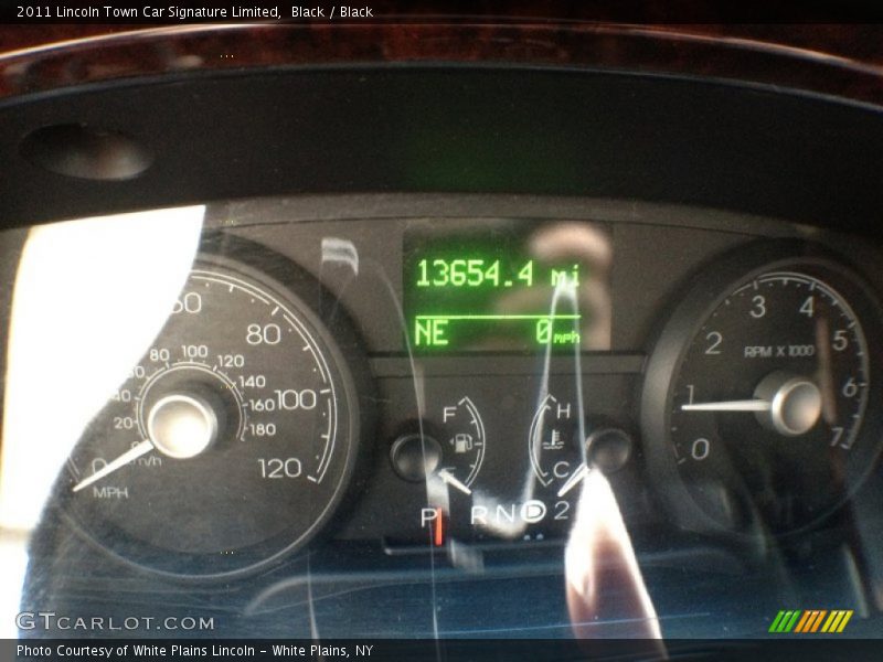 Black / Black 2011 Lincoln Town Car Signature Limited