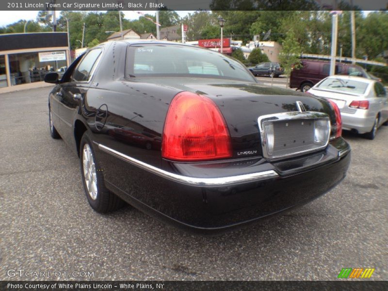 Black / Black 2011 Lincoln Town Car Signature Limited