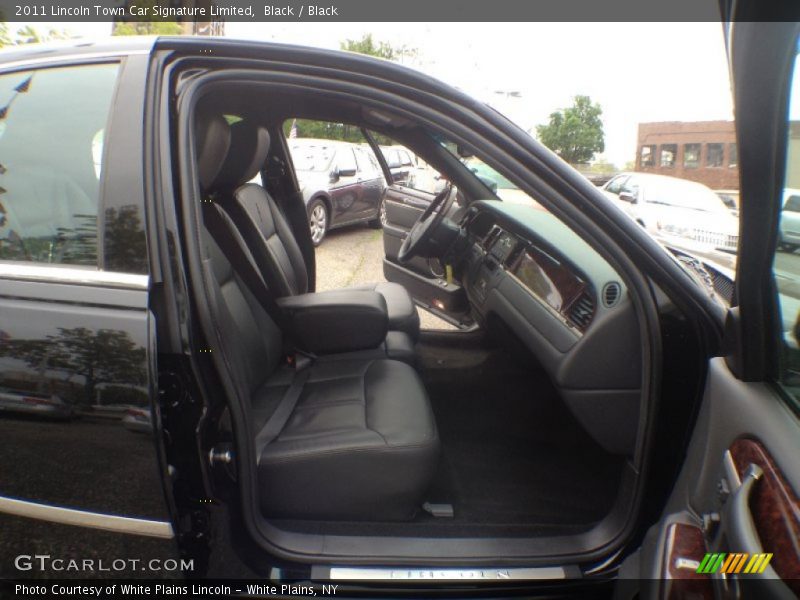 Black / Black 2011 Lincoln Town Car Signature Limited
