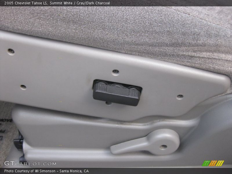 Summit White / Gray/Dark Charcoal 2005 Chevrolet Tahoe LS