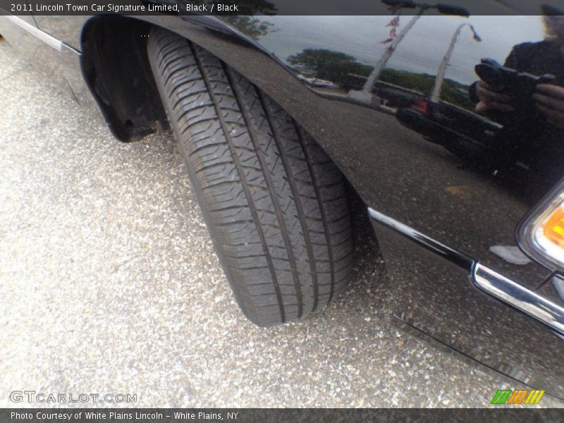 Black / Black 2011 Lincoln Town Car Signature Limited
