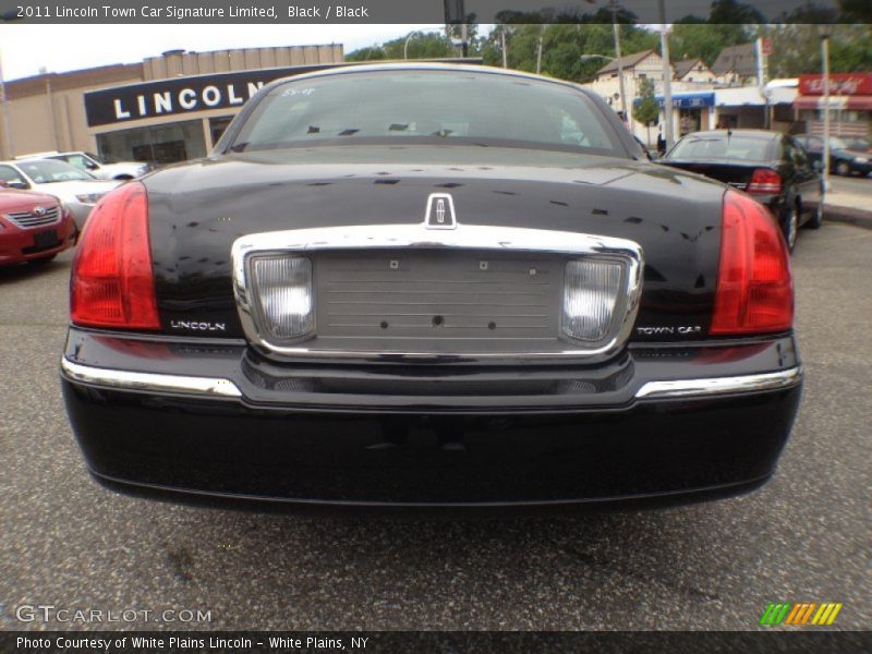 Black / Black 2011 Lincoln Town Car Signature Limited