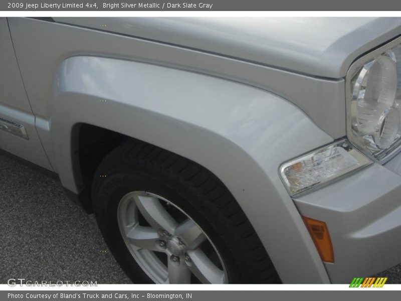Bright Silver Metallic / Dark Slate Gray 2009 Jeep Liberty Limited 4x4