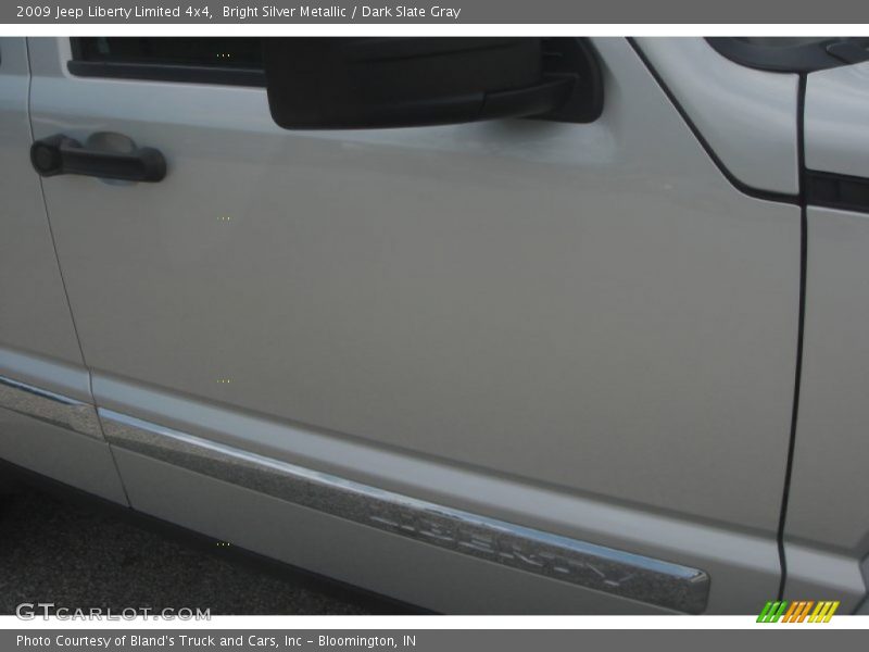 Bright Silver Metallic / Dark Slate Gray 2009 Jeep Liberty Limited 4x4