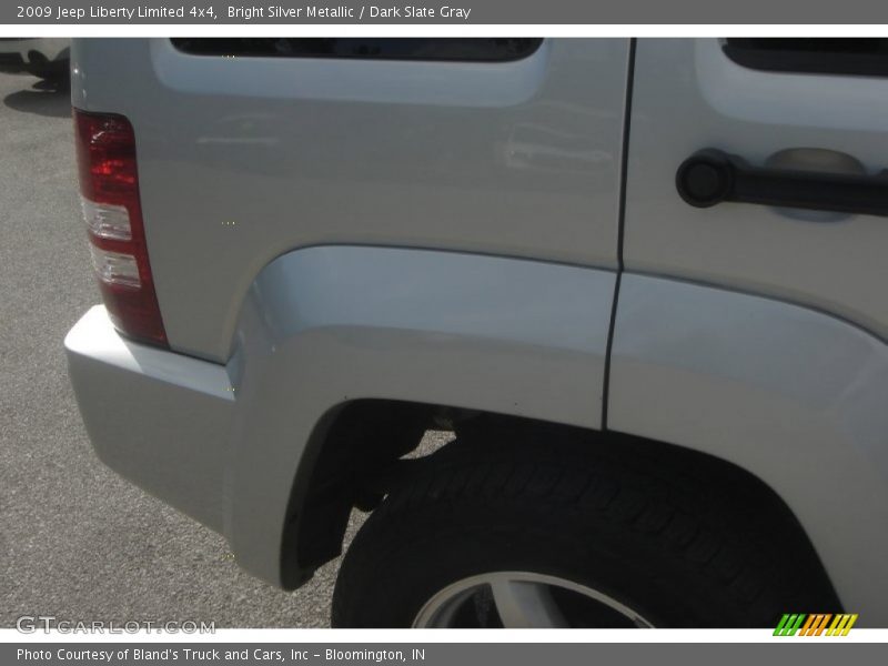 Bright Silver Metallic / Dark Slate Gray 2009 Jeep Liberty Limited 4x4