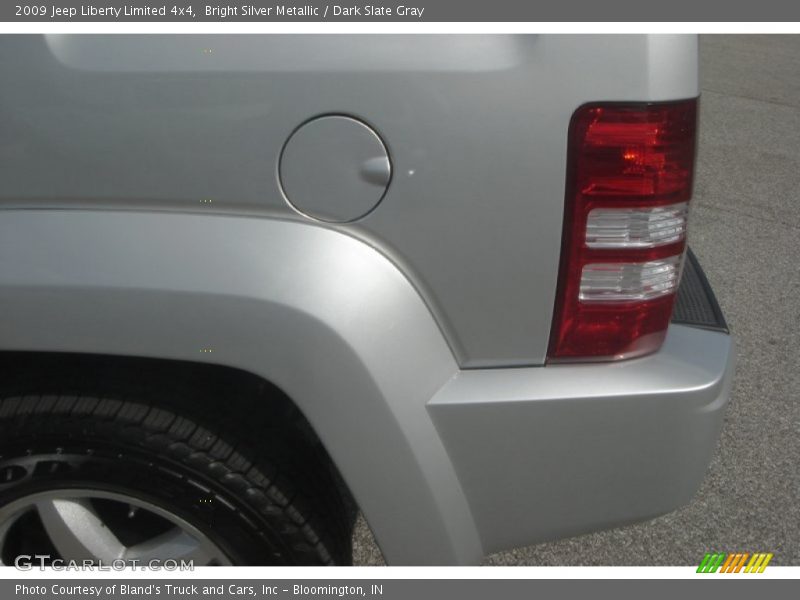 Bright Silver Metallic / Dark Slate Gray 2009 Jeep Liberty Limited 4x4