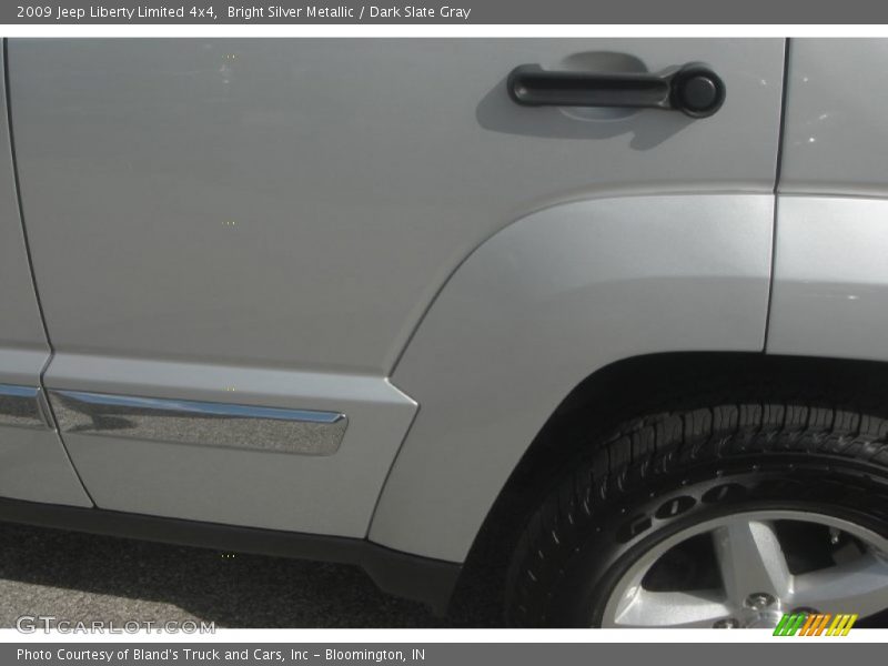 Bright Silver Metallic / Dark Slate Gray 2009 Jeep Liberty Limited 4x4