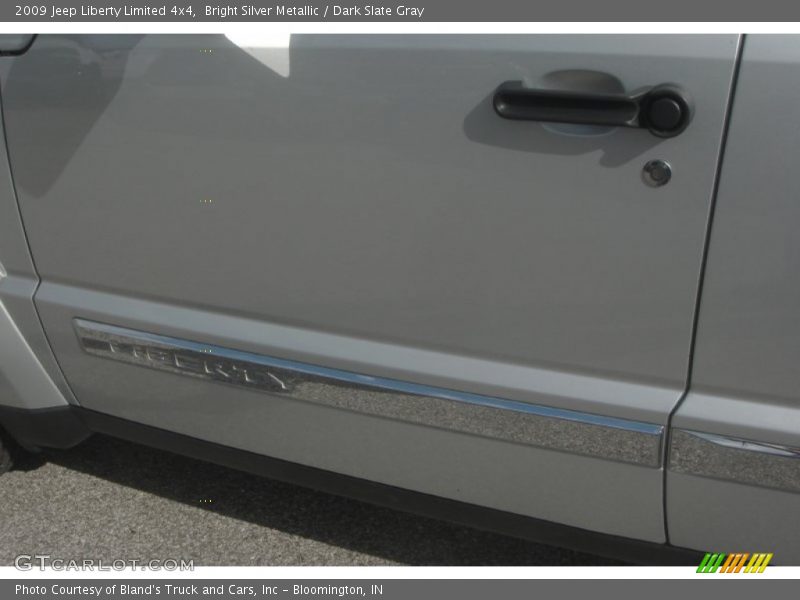 Bright Silver Metallic / Dark Slate Gray 2009 Jeep Liberty Limited 4x4